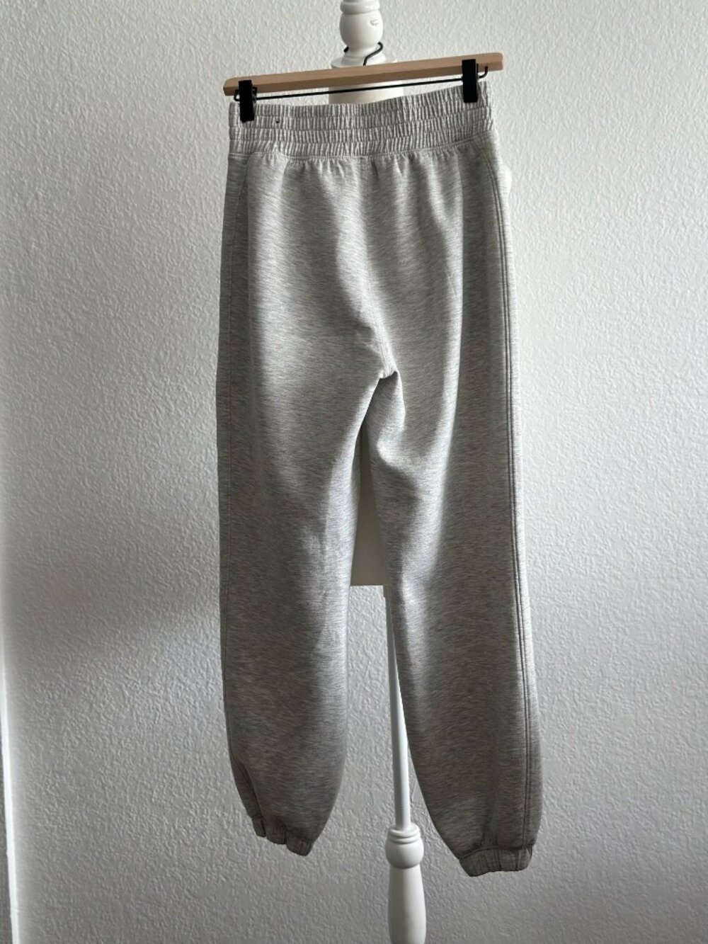 Abercrombie YPB NeoKnit Gray Joggers Small Athleisure Sweatpants Cozy Lounge - Picture 5 of 8